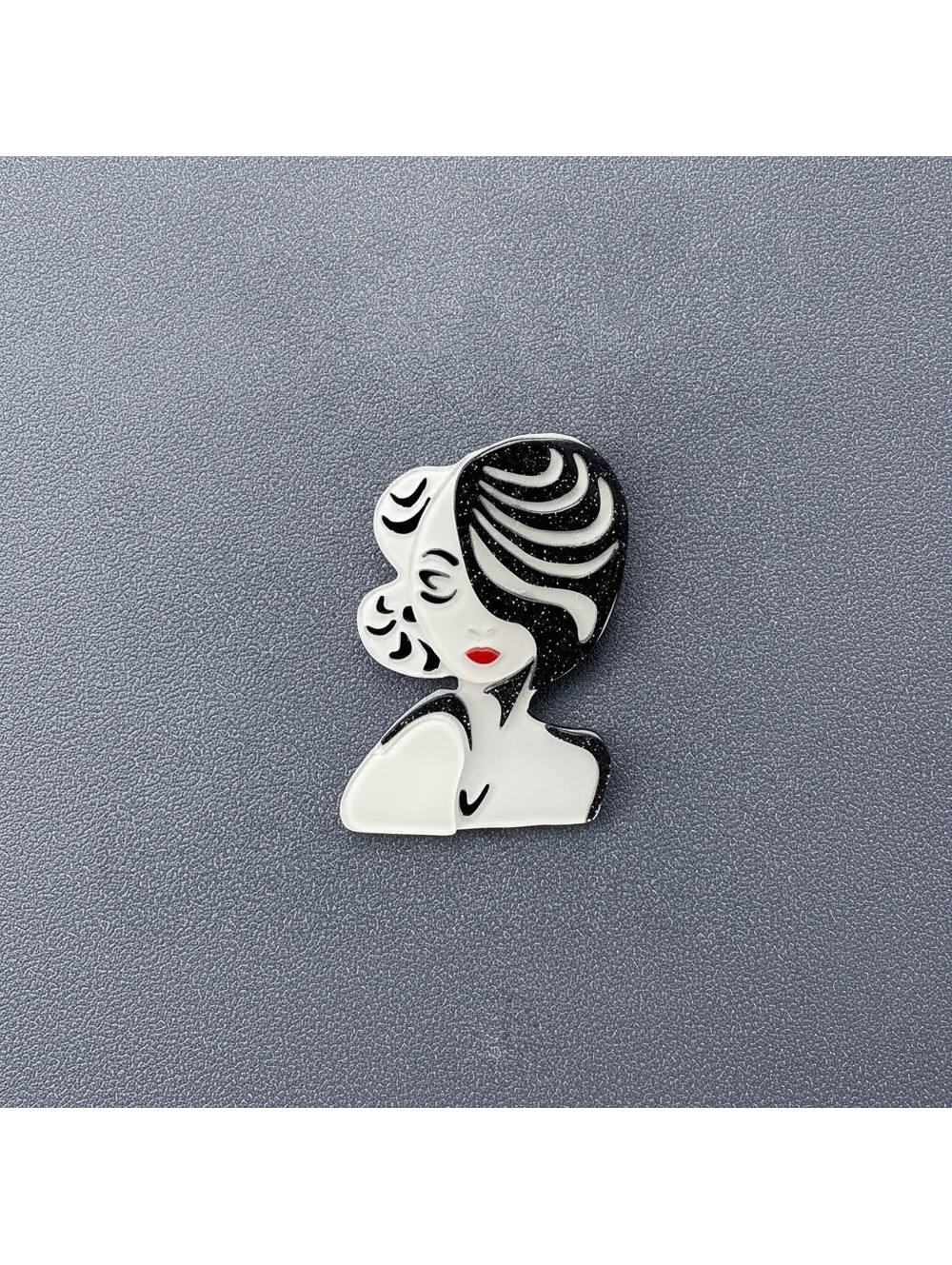 Fashion Curly Hair Woman Acrylic Brooch 🦩